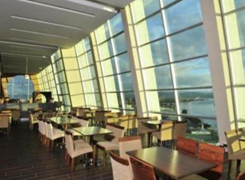 Hotel Dreams Valdivia Étterem fotó The interior of the lounge