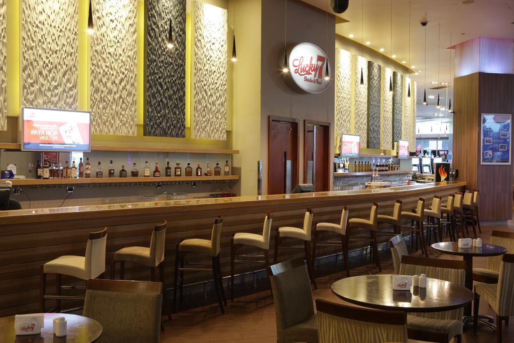 Hotel Dreams Valdivia Kültér fotó The bar at the 2012 World Series of Poker