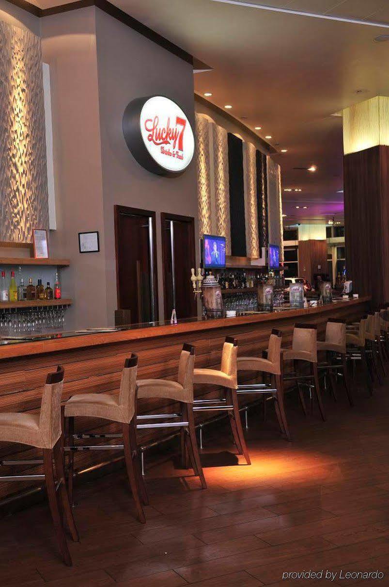 Hotel Dreams Valdivia Étterem fotó The bar at the Hard Rock Cafe in Times Square, New York City