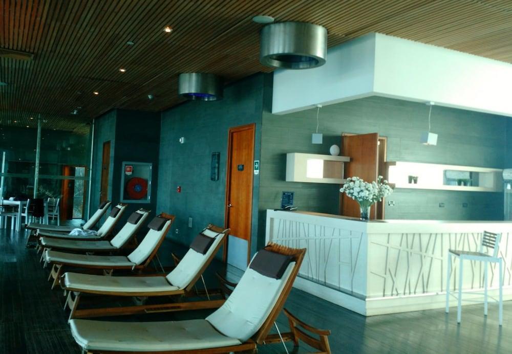 Hotel Dreams Valdivia Kültér fotó The interior of the lounge
