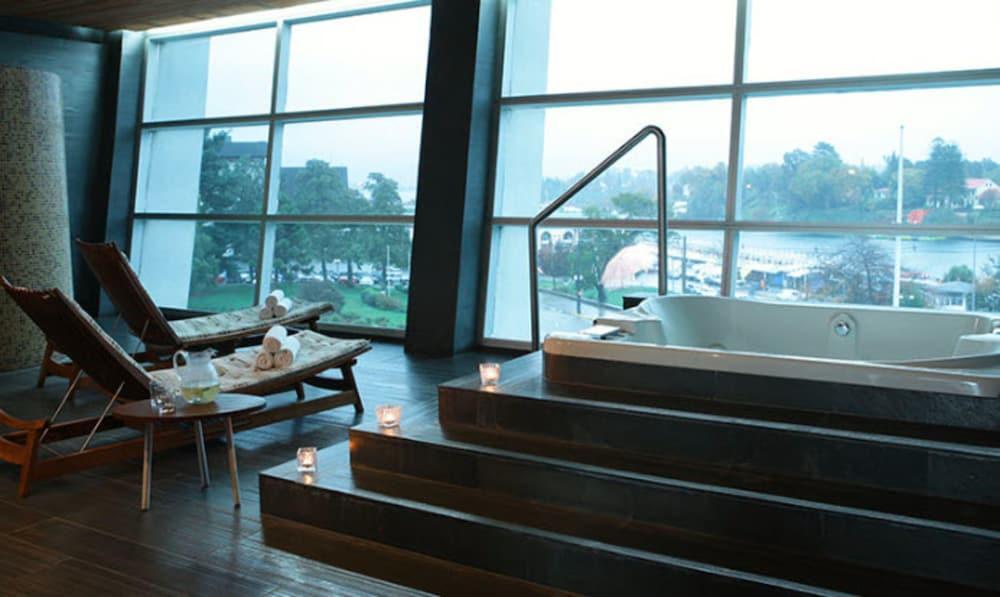 Hotel Dreams Valdivia Kültér fotó The spa at the InterContinental Sanctuary Cove Resort