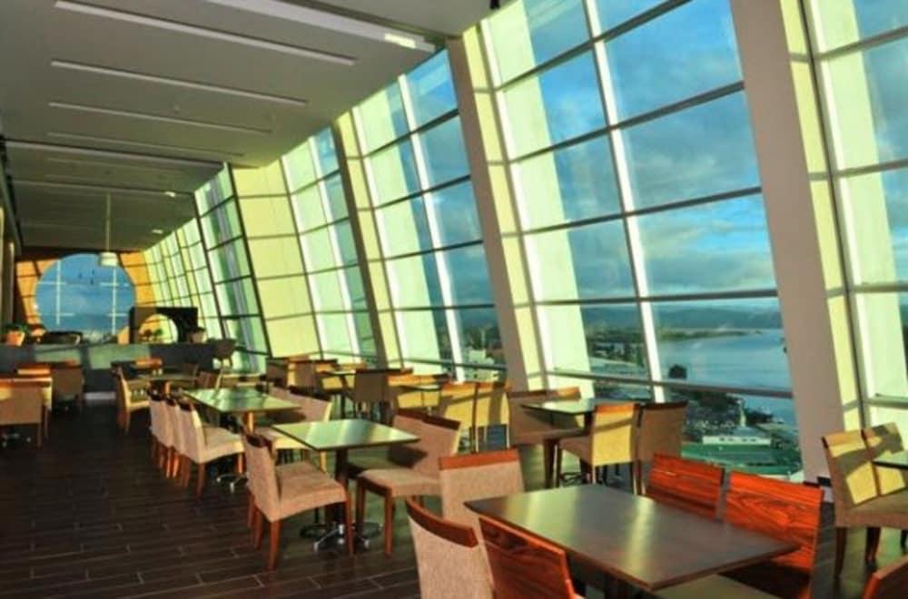 Hotel Dreams Valdivia Kültér fotó The 360° Restaurant