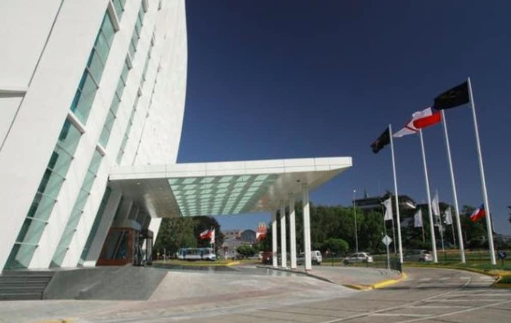 Hotel Dreams Valdivia Kültér fotó The main entrance of the hotel